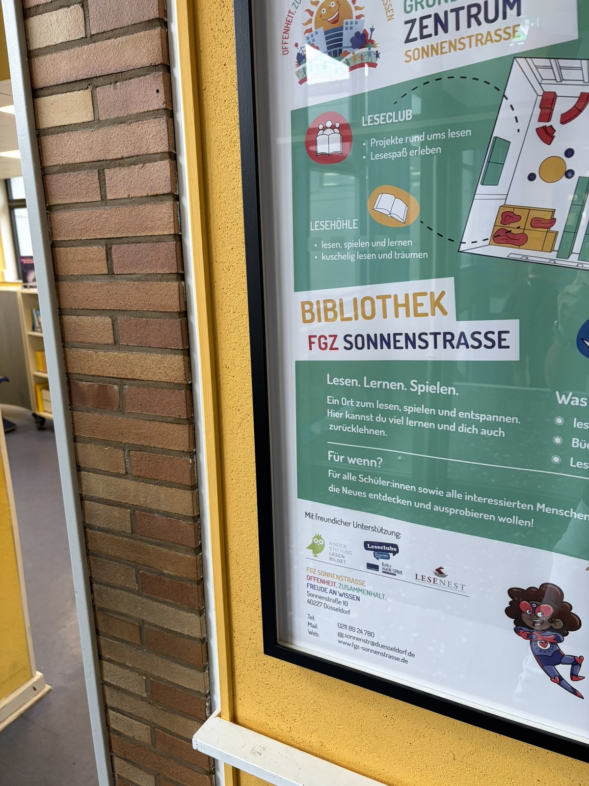 Informationsplakat am Eingang der Schulbücherei