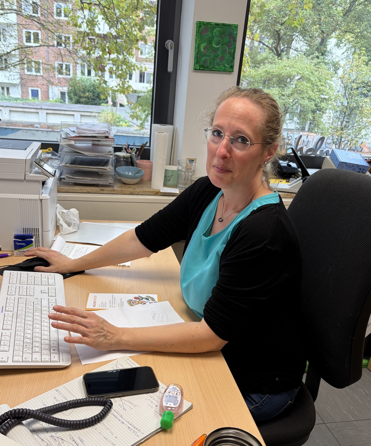 Muriel Hanssen Robrecht im Sekretariat des FGZ Sonnenstraße